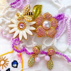 Swarovski Floral and Bee Brooch with Matching Earrings